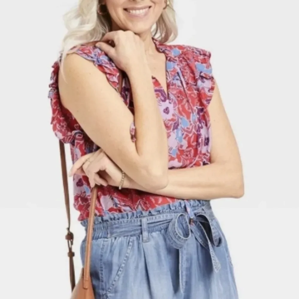 WOMEN'S Flutter Short Sleeve Red Floral Top Blouse Knox Rose - Picture 2 of 8